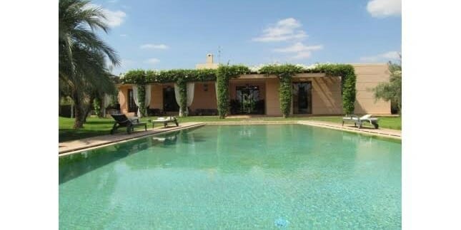 villa à vendre sur domaine amelkis marrakech proche de Golf-1