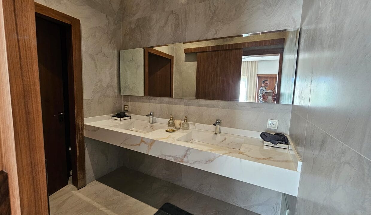 a162caf4-90eb-4b36-911b-5f4a8f22f487